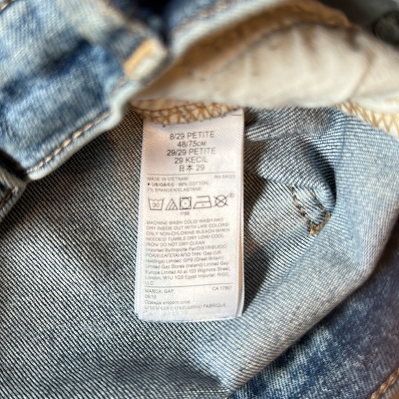 Women’s Gap Jeans - Picture 2 of 2